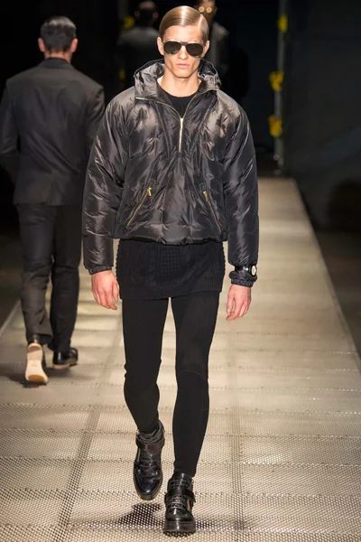 Look 10
